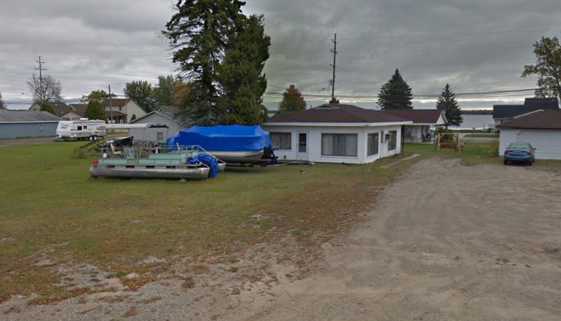 Pine Country House - Street View (newer photo)